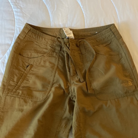 North Face Adjustable Length Hiking Pants – Zip-Off & Lightweight - Picture 6 of 7